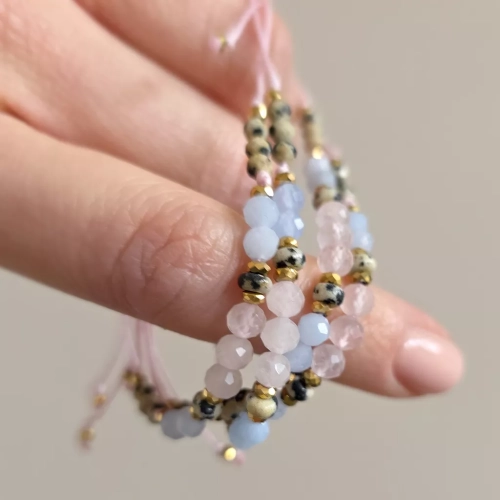 SZN1118 webp Bransoletka kwarc różowy, jaspis dalmatyńczyk, angelit i hematyt na różowym sznurku Magneska biżuteria 3.webp