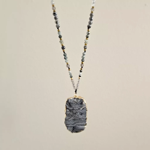 naw1128 webp Naszyjnik regulowany unikat agat druza, jadeit, orle oko, jaspis żyłkowy, labradoryt, kwarc dymny i hematyt na czarnym sznurku v.2 Magneska biżuteria 2.webp