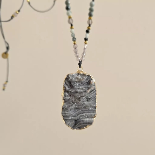 naw1128 webp Naszyjnik regulowany unikat agat druza, jadeit, orle oko, jaspis żyłkowy, labradoryt, kwarc dymny i hematyt na czarnym sznurku v.2 Magneska biżuteria 4.webp