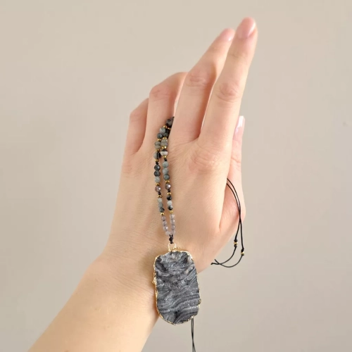 naw1128 webp Naszyjnik regulowany unikat agat druza, jadeit, orle oko, jaspis żyłkowy, labradoryt, kwarc dymny i hematyt na czarnym sznurku v.2 Magneska biżuteria 5.webp