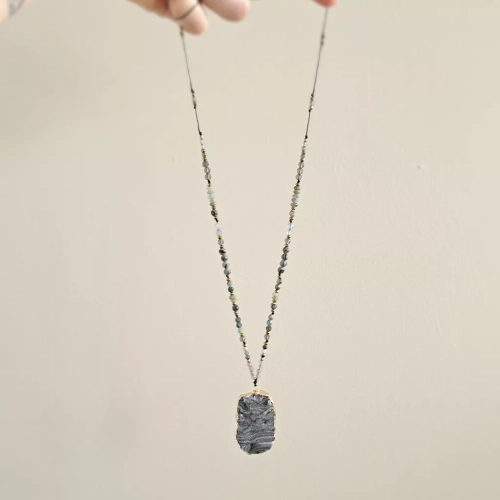 naw1128 webp Naszyjnik regulowany unikat agat druza, jadeit, orle oko, jaspis żyłkowy, labradoryt, kwarc dymny i hematyt na czarnym sznurku v.2 Magneska biżuteria.webp