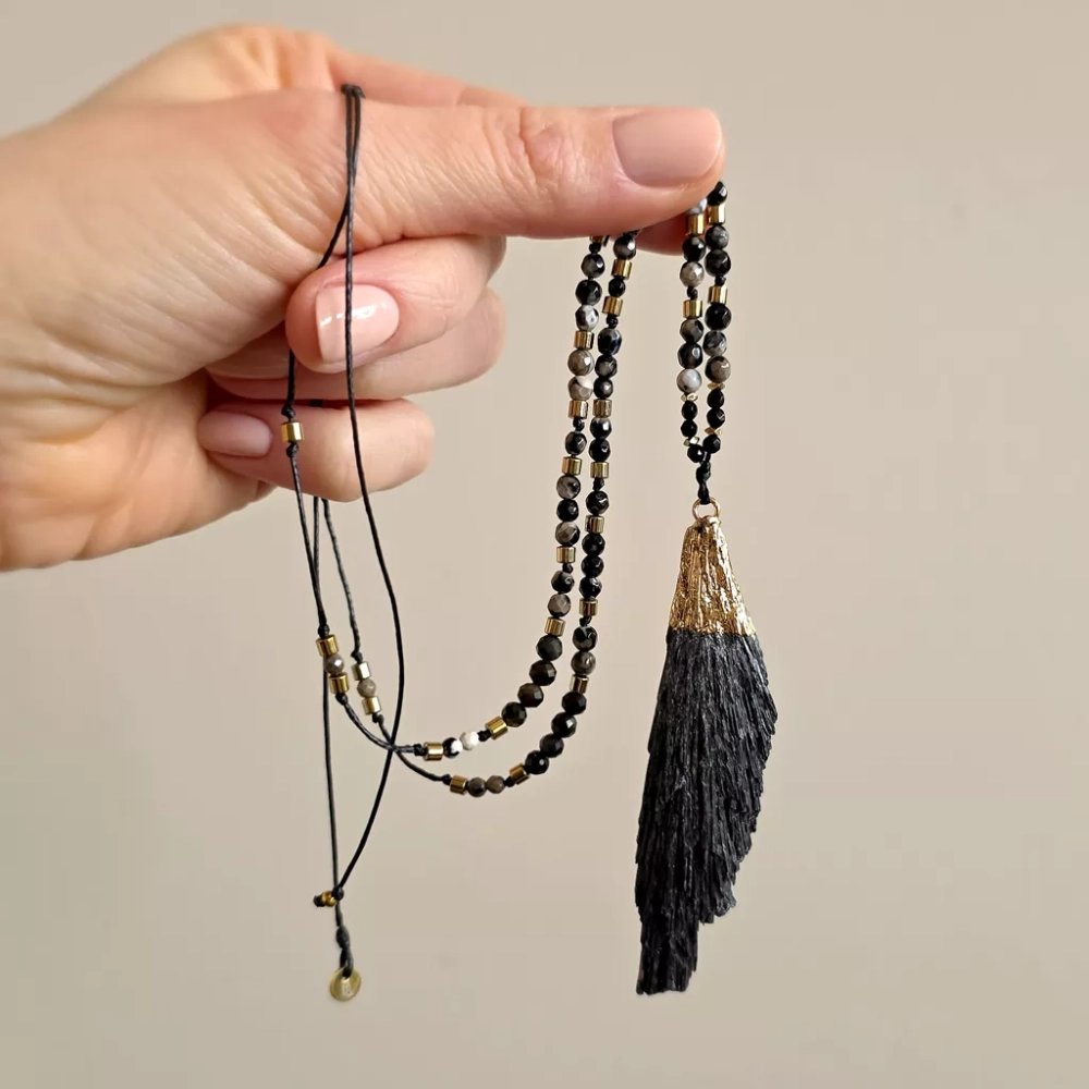 NAW1129 webp Naszyjnik unikat regulowany czarny kyanit, czarny turmalin, agat czarny, agat brązowy, obsydian złoty i hematyt - naszyjnik ochronny 2.webp