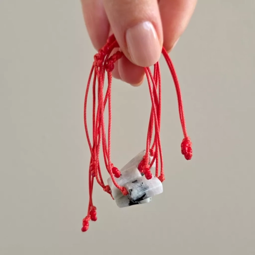 WishYou144 webp WishYouLuck kamień księżycowy duża bryłka bransoletka szczęścia na czerwonym sznurku Magneska biżuteria  2.webp