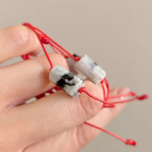 WishYou144 webp WishYouLuck kamień księżycowy duża bryłka bransoletka szczęścia na czerwonym sznurku Magneska biżuteria  3.webp