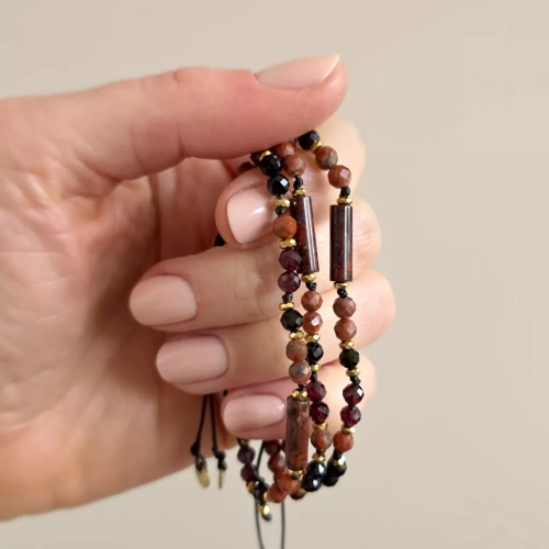 Fullness038 webp Bransoletka  i hematyt na czarnym sznurku Fullness of determination Magneska biżuteria 2.webp