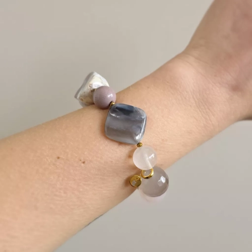 KAM869 webp Bohemian bransoletka unikat agat botswana, agat szary, kwarc różowy, kalcyt, mokait  i hematyt Magneska biżuteria 5.webp