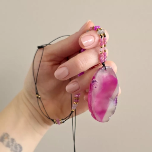 NAW1130 webp Naszyjnik regulowany unikat agat, kwarc różowy, labradoryt, jadeit i hematyt na czarnym sznurku Magneska biżuteria 7.webp