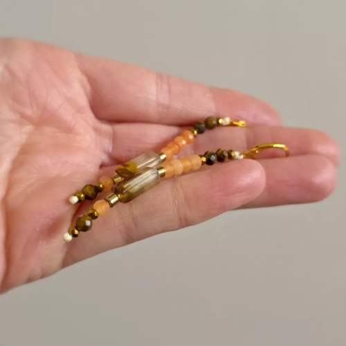 KST800 webp Kolczyki wiszące unikaty tygrysie oko, jadeit, kwarc tygrysi i złota stal chirurgiczna Magneska biżuteria 2.webp