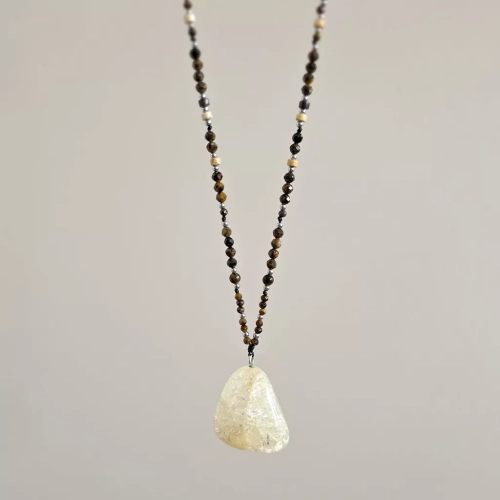 NAW1132 webp Naszyjnik unikat regulowany kwarc lodowy, oolit żelazisty, jaspis mokait, tygrysie oko i hematyt na czarnym sznurku Magneska biżuteria.webp