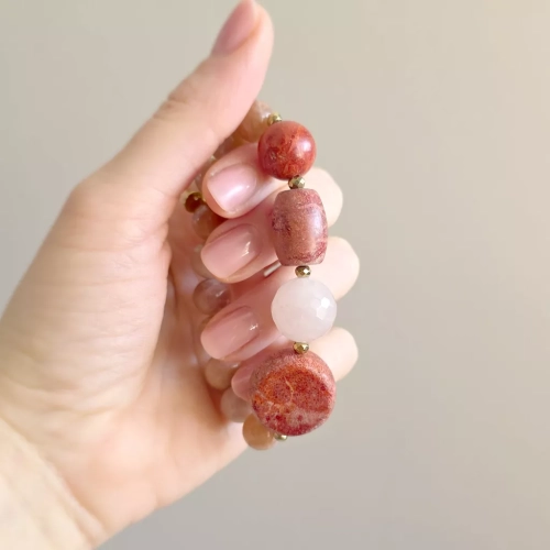 KAM870 webp Bohemian bransoletka unikat koral, kwarc różowy, kamień słoneczny i hematyt Magneska biżuteria 2.webp