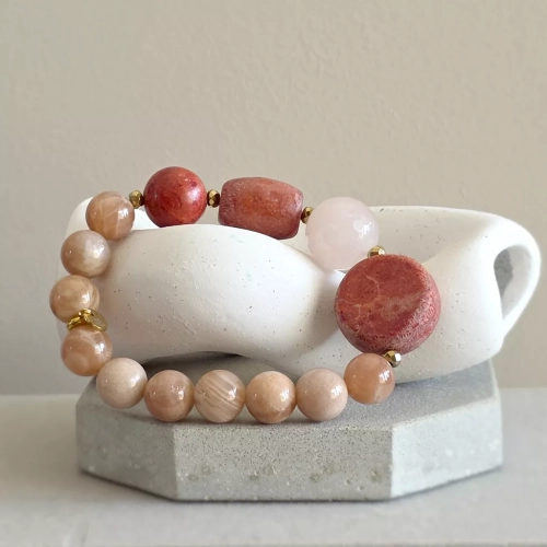 KAM870 webp Bohemian bransoletka unikat koral, kwarc różowy, kamień słoneczny i hematyt Magneska biżuteria 4.webp
