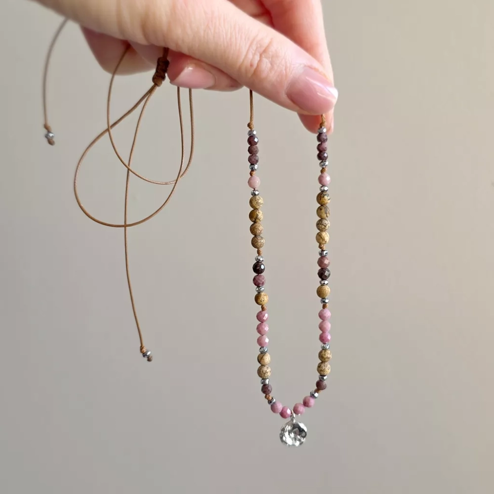 NAW1137 webp SUNSET - księżyc - naszyjnik regulowany rodonit, jaspis pejzażowy, hematyt i srebro p.925 Magneska biżuteria 2.webp