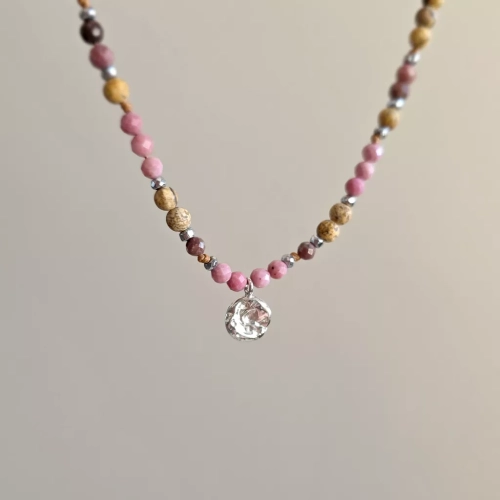 NAW1137 webp SUNSET - księżyc - naszyjnik regulowany rodonit, jaspis pejzażowy, hematyt i srebro p.925 Magneska biżuteria 5.webp