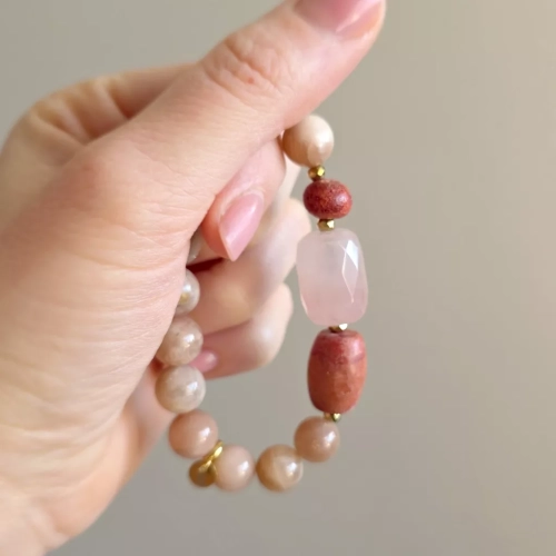 KAM871 webp Bohemian bransoletka unikat kwarc różowy, koral, kamień słoneczny i hematyt Magneska biżuteria 3.webp