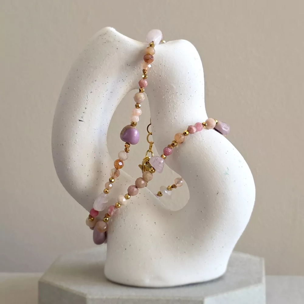 NAW1138 webp Naszyjnik unikat choker fosfosyderyt, kamień słoneczny, rodonit, awenturyn pomarańczowy, kunzyt i hematyt Magneska.webp