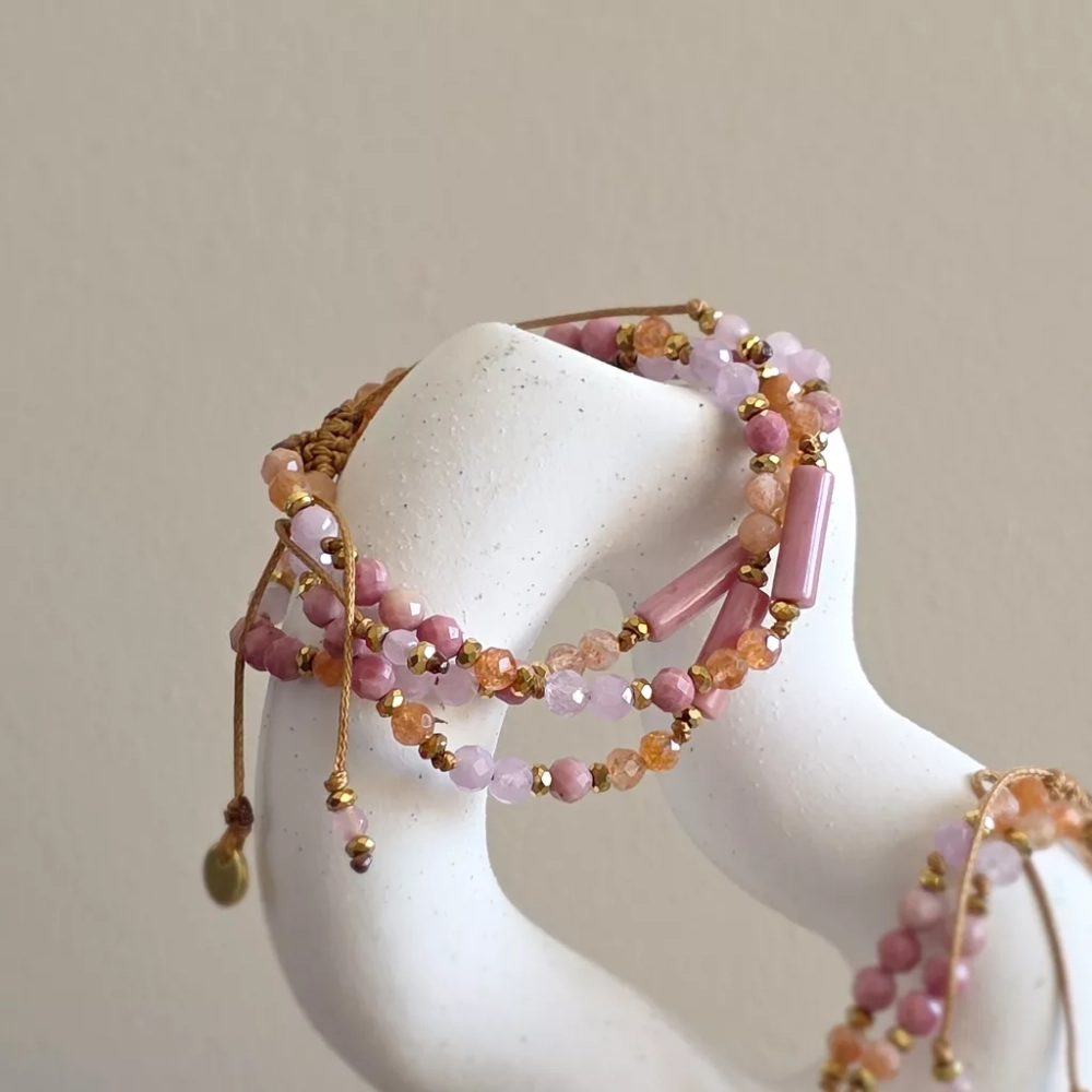 FULLNESS039 webp Bransoletka rodonit, kamień słoneczny, kunzyt i hematyt na brązowym sznurku Fullness of Fullness of joyful heart Magneska 6.webp