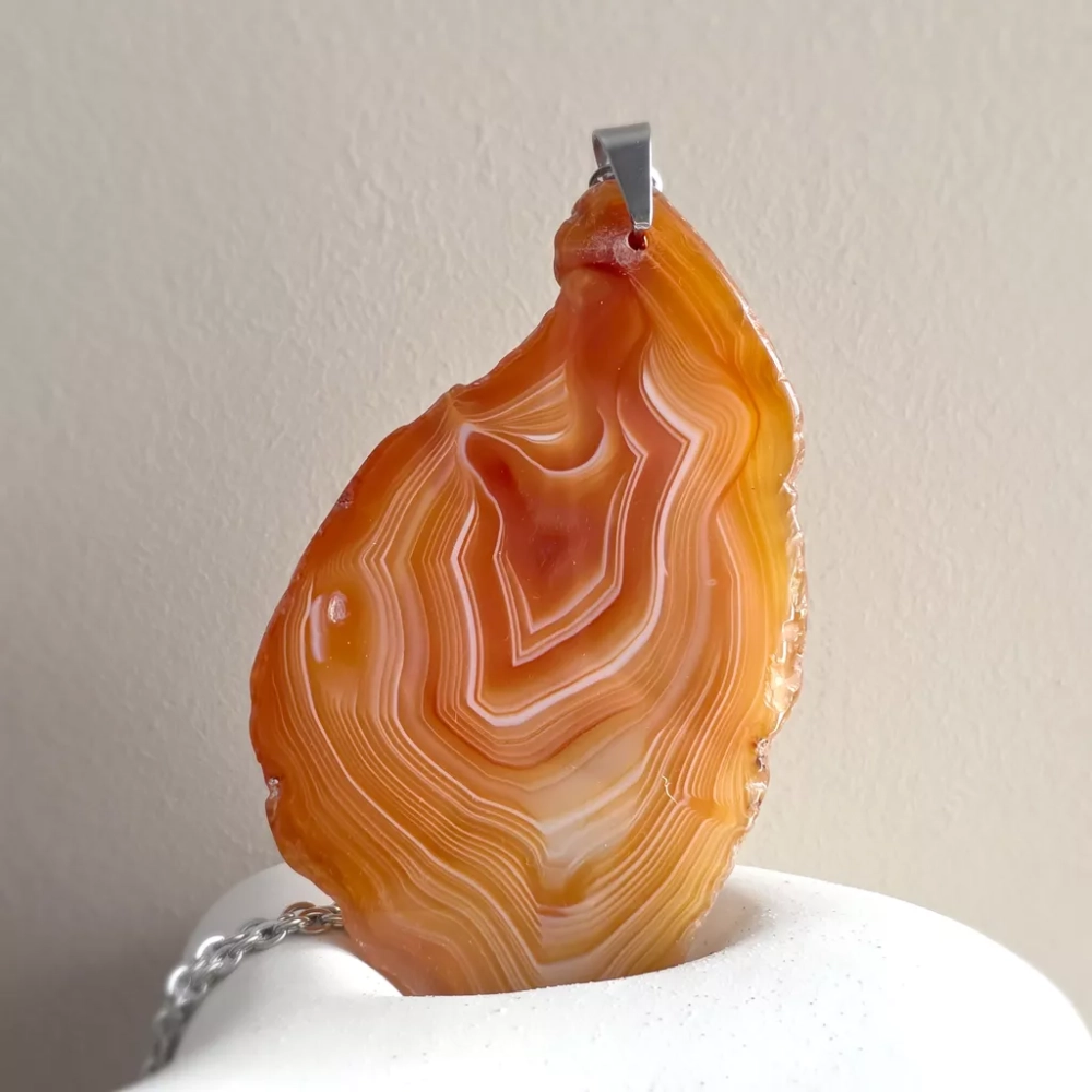 NAW1140 webp Naszyjnik unikat agat pomarańczowy nieregularna płytka stal chirurgiczna Magneska 4.webp