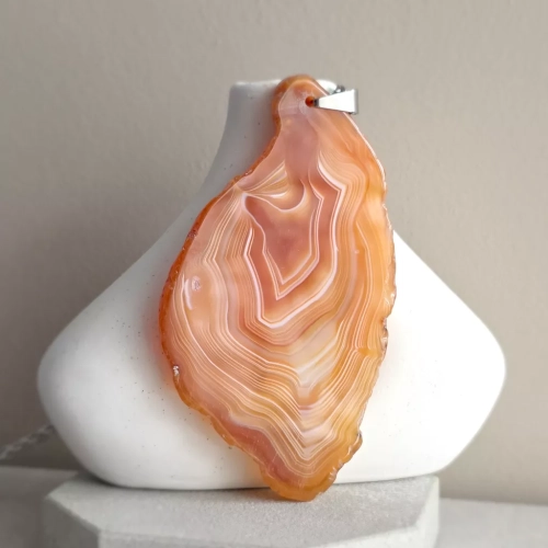 NAW1140 webp Naszyjnik unikat agat pomarańczowy nieregularna płytka stal chirurgiczna Magneska 5.webp