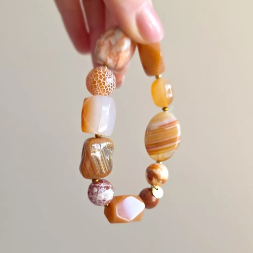 KAM872 webp Bohemian bransoletka unikat agat, awenturyn, karneol, jaspis czerwony, kamień słoneczny i hematyt Magneska bizuteria 2.webp