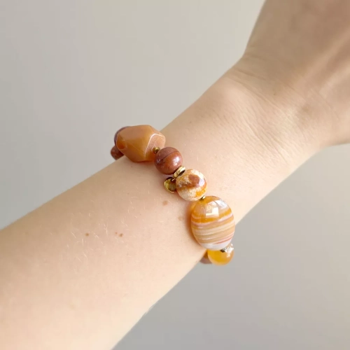 KAM872 webp Bohemian bransoletka unikat agat, awenturyn, karneol, jaspis czerwony, kamień słoneczny i hematyt Magneska bizuteria 3.webp