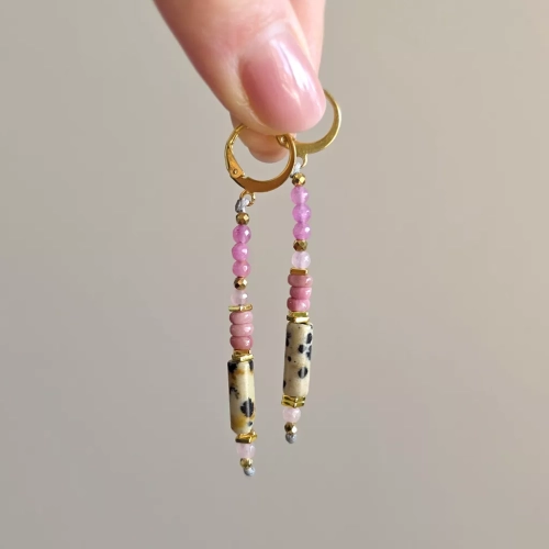 KST804 webp Kolczyki wiszące unikaty agat różowy, jaspis dalmatyńczyk, rodonit, hematyt i złota stal chirurgiczna Magneska 2.webp