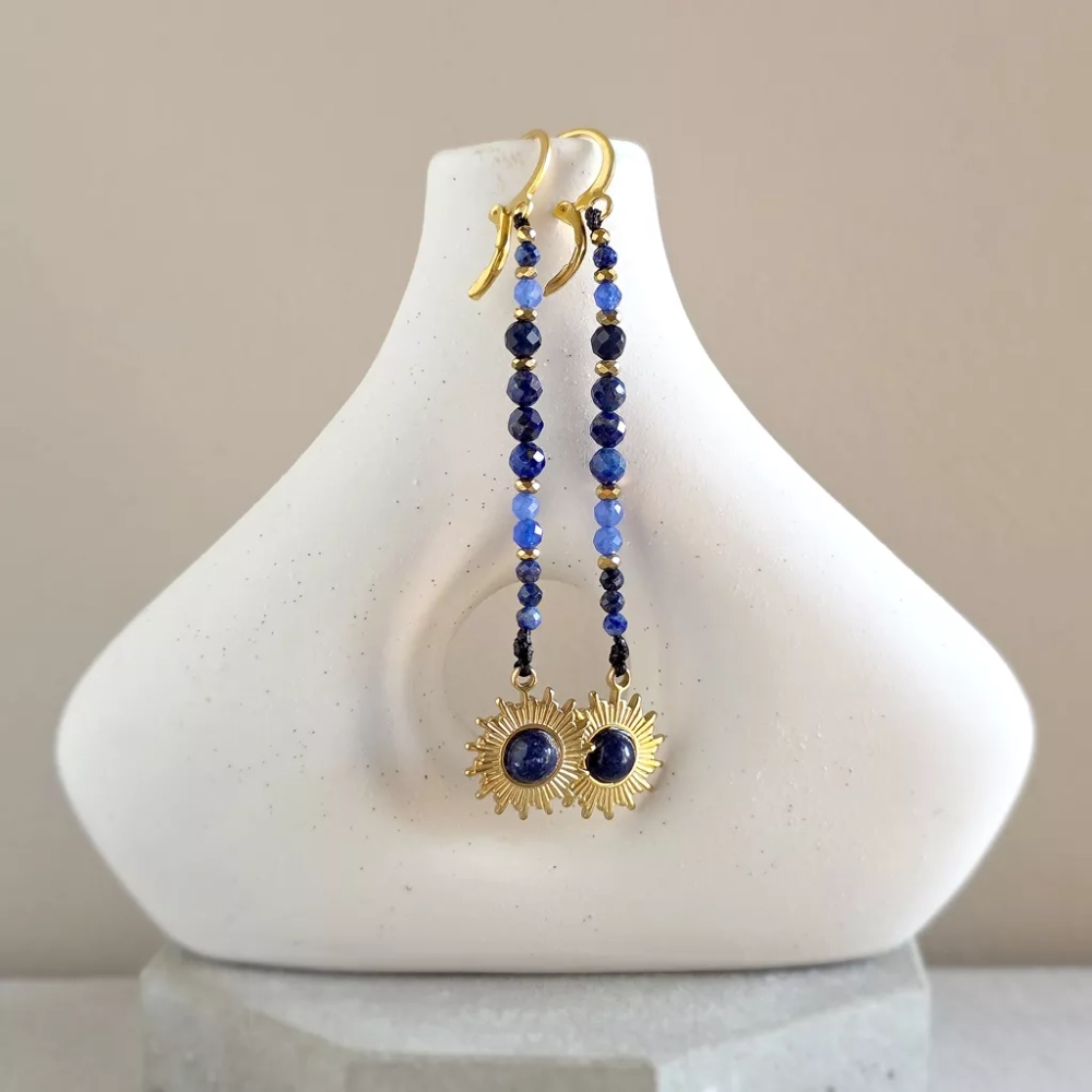 KST808 webp Kolczyki wiszące unikaty lapis lazuli, niebieski agat, hematyt i złota stal chirurgiczna Magneska.webp