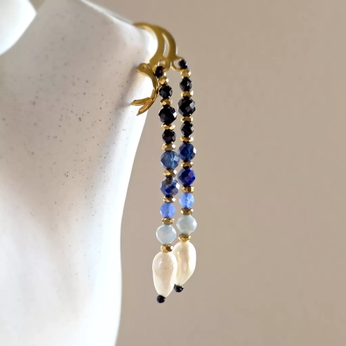 KST805 webp Kolczyki wiszące unikaty perły, opal niebieski, lapis lazuli, agat niebieski, agat czarny, czarny turmalin, hematyt i złota stal chirurgiczna Magneska.webp