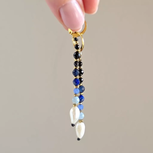 KST805 webp Kolczyki wiszące unikaty perły, opal niebieski, lapis lazuli, agat niebieski, agat czarny, czarny turmalin, hematyt i złota stal chirurgiczna Magneska 4.webp