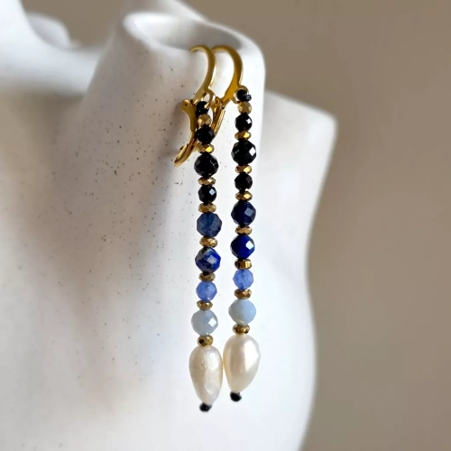 KST805 webp Kolczyki wiszące unikaty perły, opal niebieski, lapis lazuli, agat niebieski, agat czarny, czarny turmalin, hematyt i złota stal chirurgiczna Magneska 2.webp