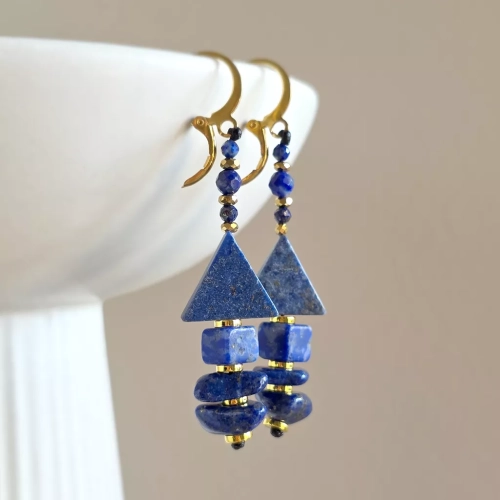 KST807 webp Kolczyki wiszące unikaty lapis lazuli, hematyt i złota stal chirurgiczna Magneska 2.webp