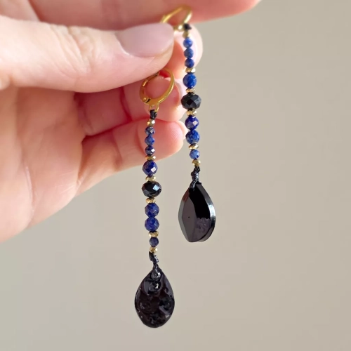 KST809 webp Kolczyki wiszące unikaty czarny turmalin, lapis lazuli, hematyt i złota stal chirurgiczna Magneska 5.webp