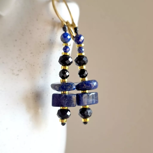 KST810 webp Kolczyki wiszące unikaty czarny turmalin, lapis lazuli, hematyt i złota stal chirurgiczna v.2 Magneska 2.webp