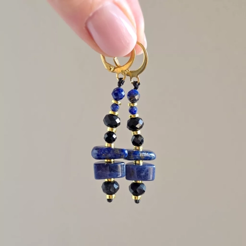 KST810 webp Kolczyki wiszące unikaty czarny turmalin, lapis lazuli, hematyt i złota stal chirurgiczna v.2 Magneska 4.webp