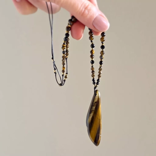 NAW1144 webp Naszyjnik unikat regulowany tygrysie oko, czarny turmalin, oolit żelazisty i hematyt Magneska.webp