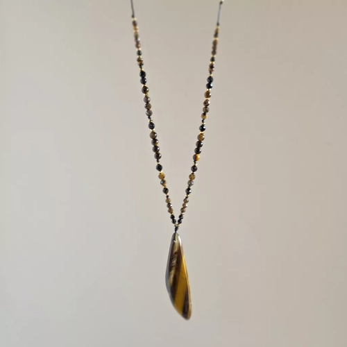 NAW1144 webp Naszyjnik unikat regulowany tygrysie oko, czarny turmalin, oolit żelazisty i hematyt Magneska 4.webp