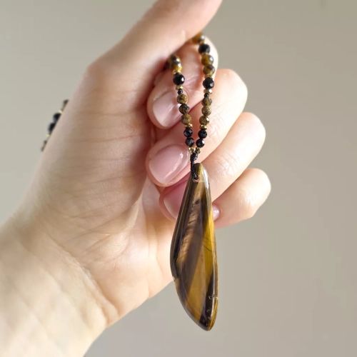 NAW1144 webp Naszyjnik unikat regulowany tygrysie oko, czarny turmalin, oolit żelazisty i hematyt Magneska 5.webp