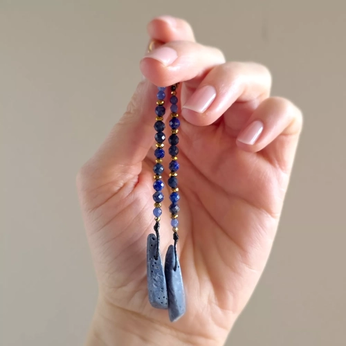 KST813 webp Kolczyki wiszące unikaty niebieski koral, niebieski agat, lapis lazuli, hematyt i złota stal chirurgiczna Magneska 5.webp