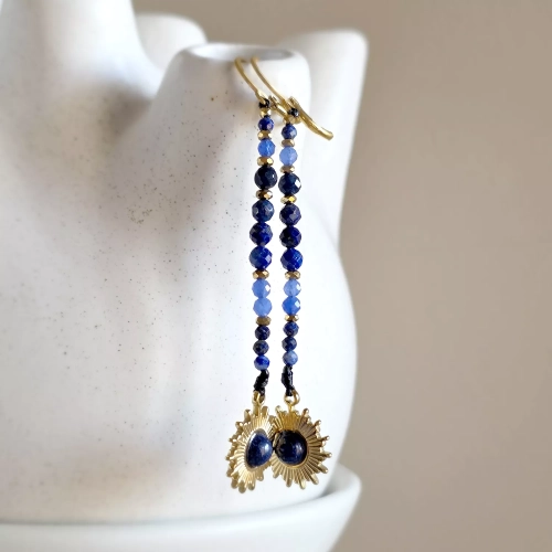 KST808 web Kolczyki wiszące unikaty lapis lazuli, niebieski agat, hematyt i złota stal chirurgiczna Magneska 6.webp