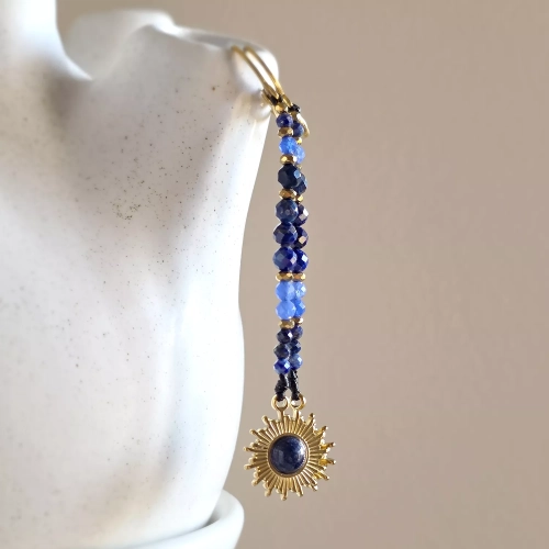 KST808 web Kolczyki wiszące unikaty lapis lazuli, niebieski agat, hematyt i złota stal chirurgiczna Magneska 4.webp