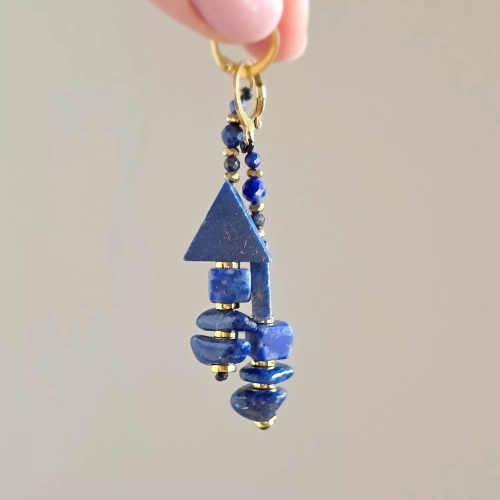 KST807 webp Kolczyki wiszące unikaty lapis lazuli, hematyt i złota stal chirurgiczna Magneska 4.webp