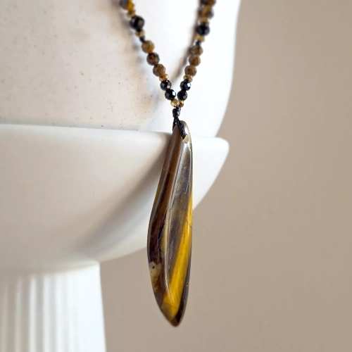 NAW1144 webp Naszyjnik unikat regulowany tygrysie oko, czarny turmalin, oolit żelazisty i hematyt Magneska 8.webp
