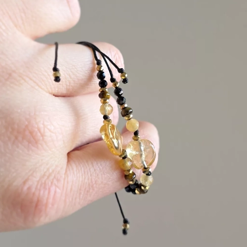 SZN1122 webp Bransoletka cytryn, apatyt żółty, tygrysie oko, czarny turmalin i hematyt na czarnym sznurku Magneska biżuteria 2.webp