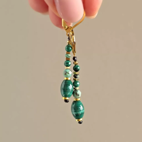 KST819 web Kolczyki wiszące unikaty malachit, turkus, hematyt i złota stal chirurgiczna Magneska Zieloba Góra biżuteria 3.webp