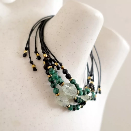 SZN1127 webpBransoletka prehnit z epidotem, malachit, czarny turmalin i hematyt na czarnym sznurku  Magneska biżuteria Zielona Góra 5.webp