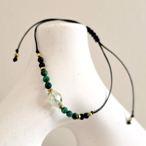 SZN1127 webpBransoletka prehnit z epidotem, malachit, czarny turmalin i hematyt na czarnym sznurku  Magneska biżuteria Zielona Góra 6.webp