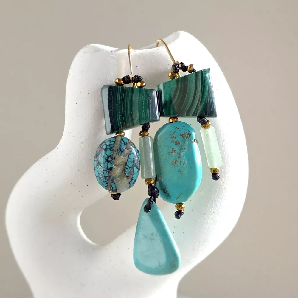 KST820 webp Kolczyki wiszące unikaty malachit, turkus, awenturyn, hematyt i złota stal chirurgiczna Magneska biżuteria Zielona Góra 4.webp