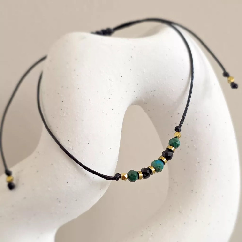 SZN1128 webp Bransoletka chryzokola, malachit, czarny turmalin i hematyt na czarnym sznurku  Magneska biżuteria Zielona Góra 2.webp
