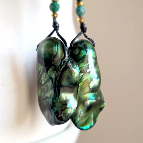 KSt822 webp Kolczyki wiszące unikaty macica perłowa, malachit, diopsyd chromowy, hematyt i złota stal chirurgiczna Magneska biżuteria Zielona Góra 3.webp