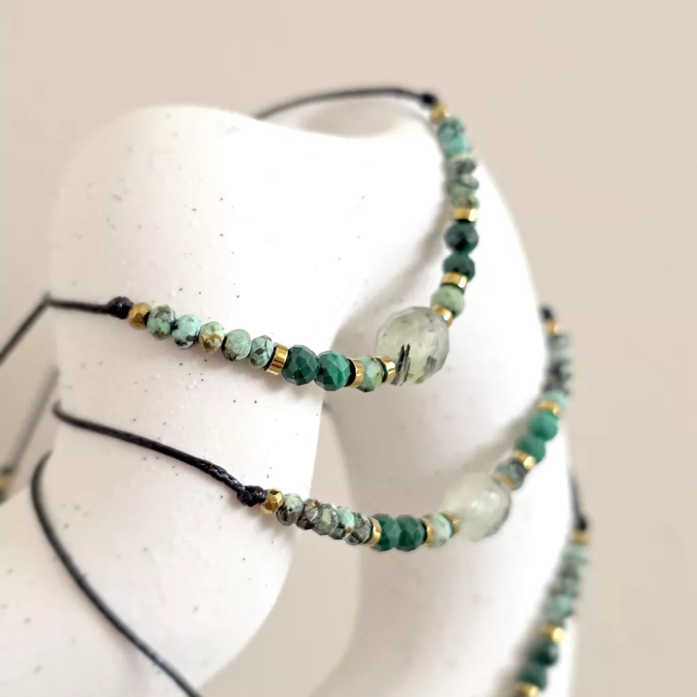 SZN1130 webp Bransoletka prehnit z epidotem, turkus, malachit i hematyt na czarnym sznurku  Magneska biżuteria Zielona Góra 4.webp