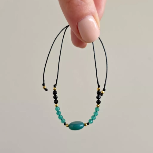 SZN1131 webp Bransoletka zielony agat, czarny turmalin i hematyt na czarnym sznurku Magneska biżuteria  4.webp